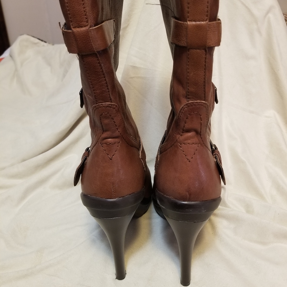 Boots - Picture 3 of 5